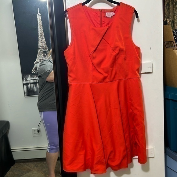 Molly Bracken Size Large Red Mid Length Dress